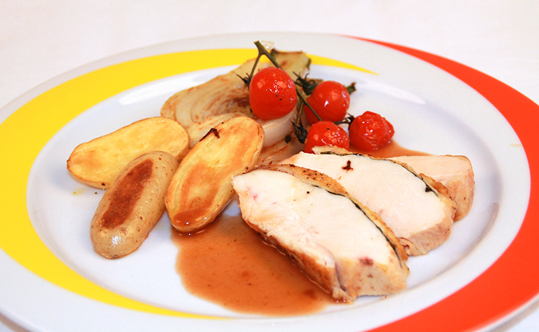 Filets de poularde au fenouil  et à la tomate